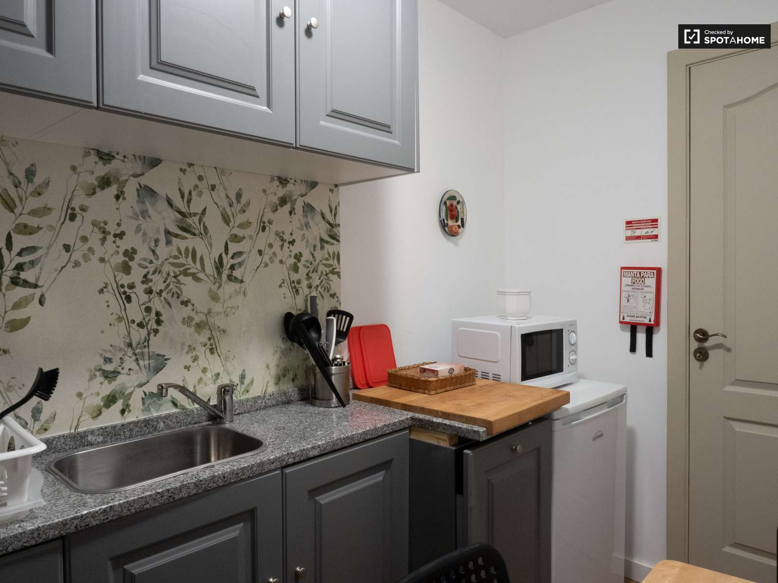 Chic 2-bedroom apartment for rent in Estrela