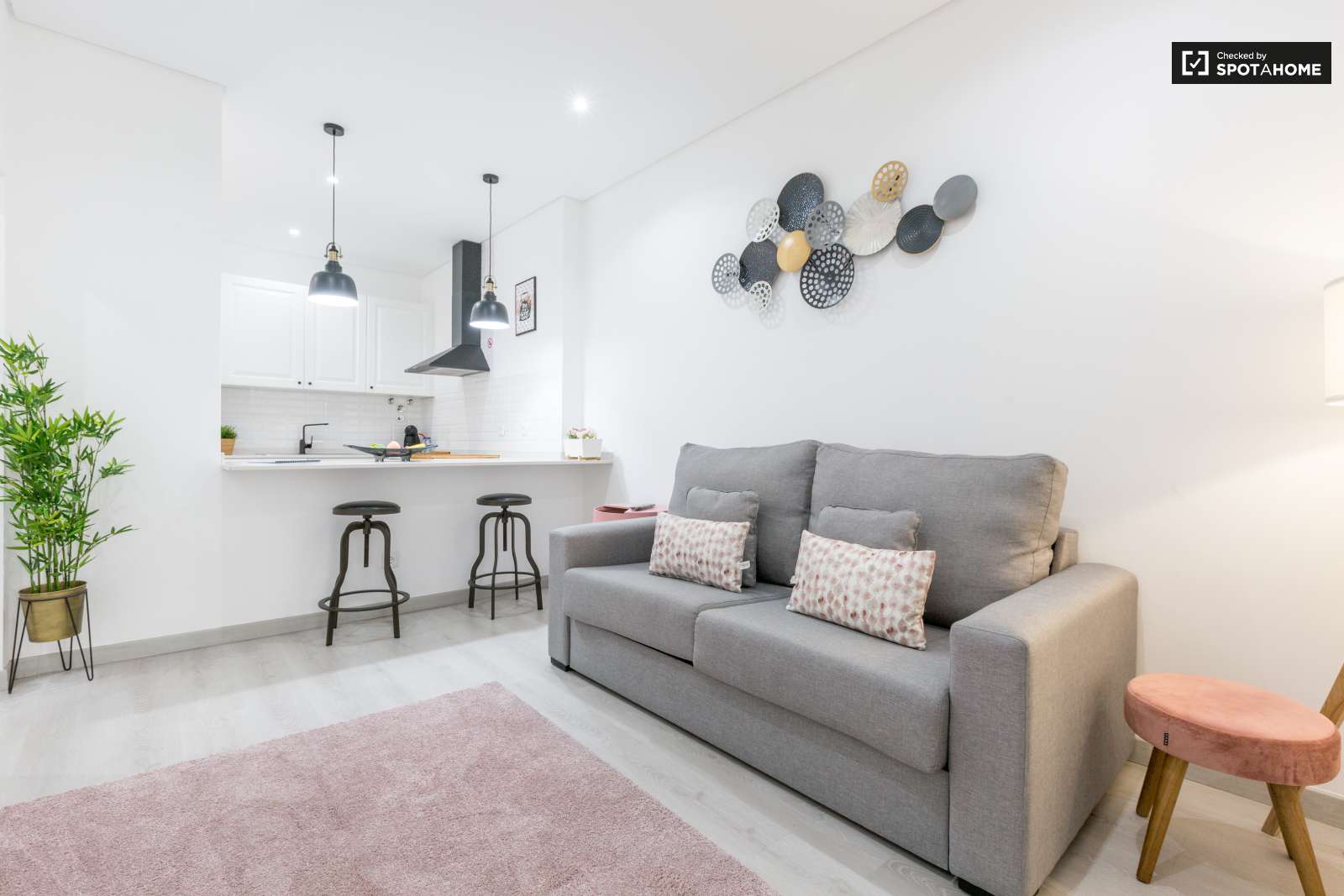 Cozy 1-bedroom apartment for rent near Metro in Olaias