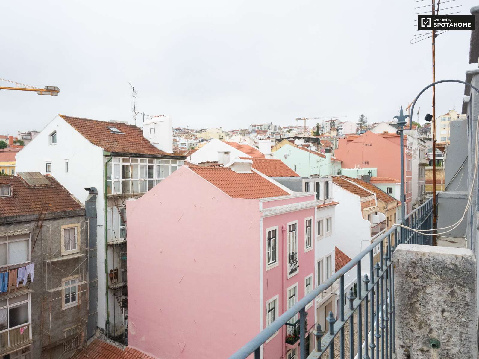 Chic 2-bedroom apartment for rent in Estrela