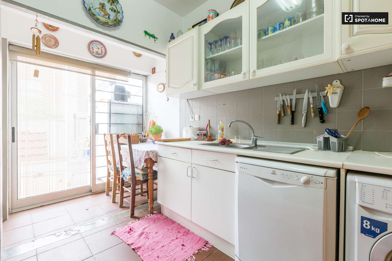 Twin Beds in Rooms for rent in 3-bedroom apartment in Lumiar