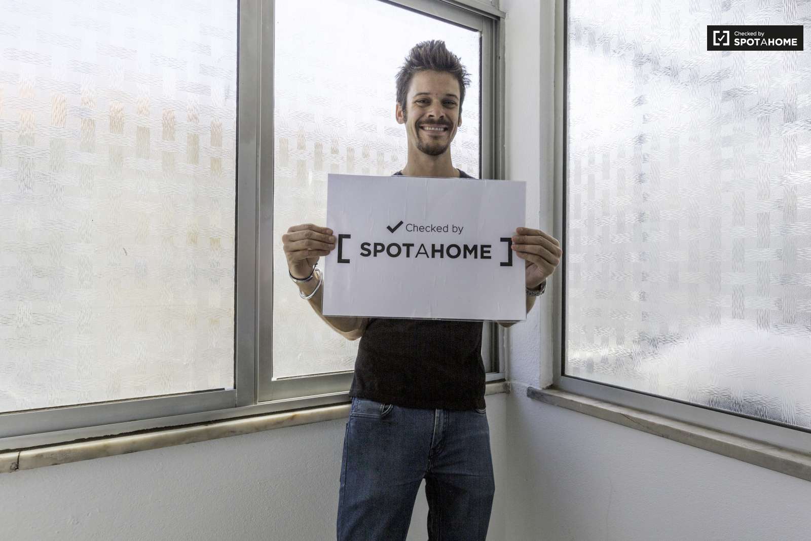 Large and Confortable Room for Rent in Cacém near Lisbon