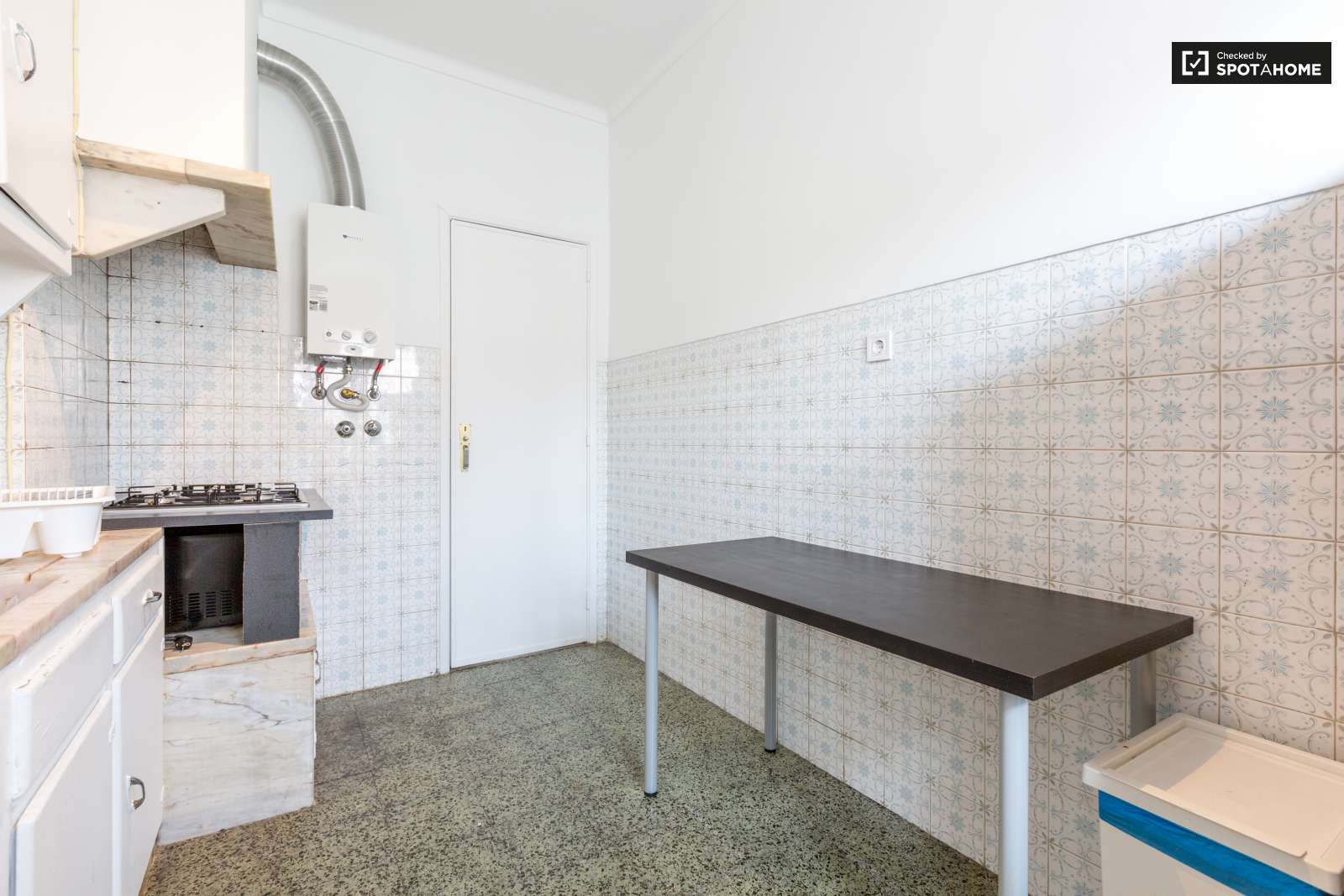 Large and Sunny Room For Rent In Belém Near Center of Lisbon