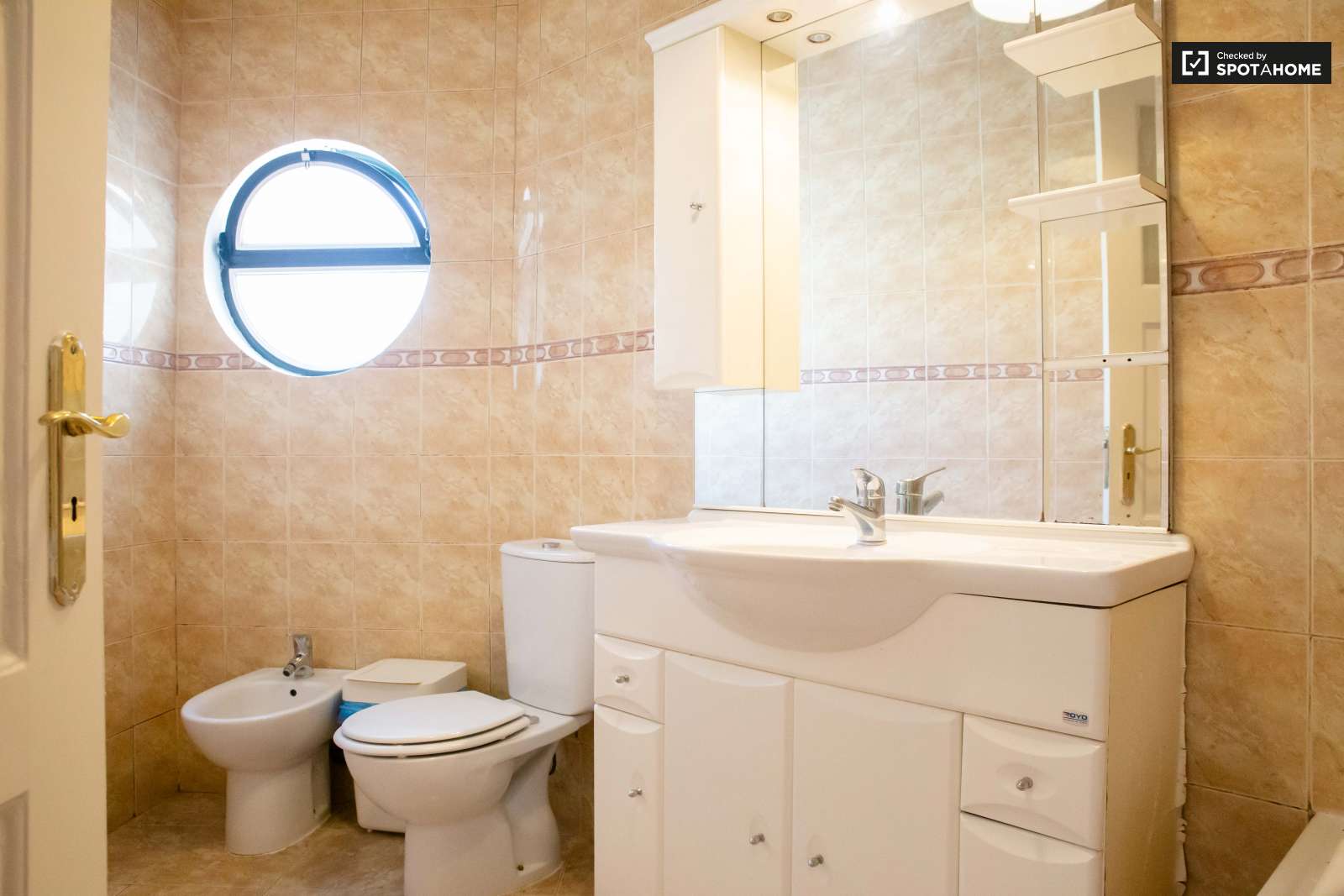 Renovated 3-bedroom apartment for rent in Graça e São Vicente