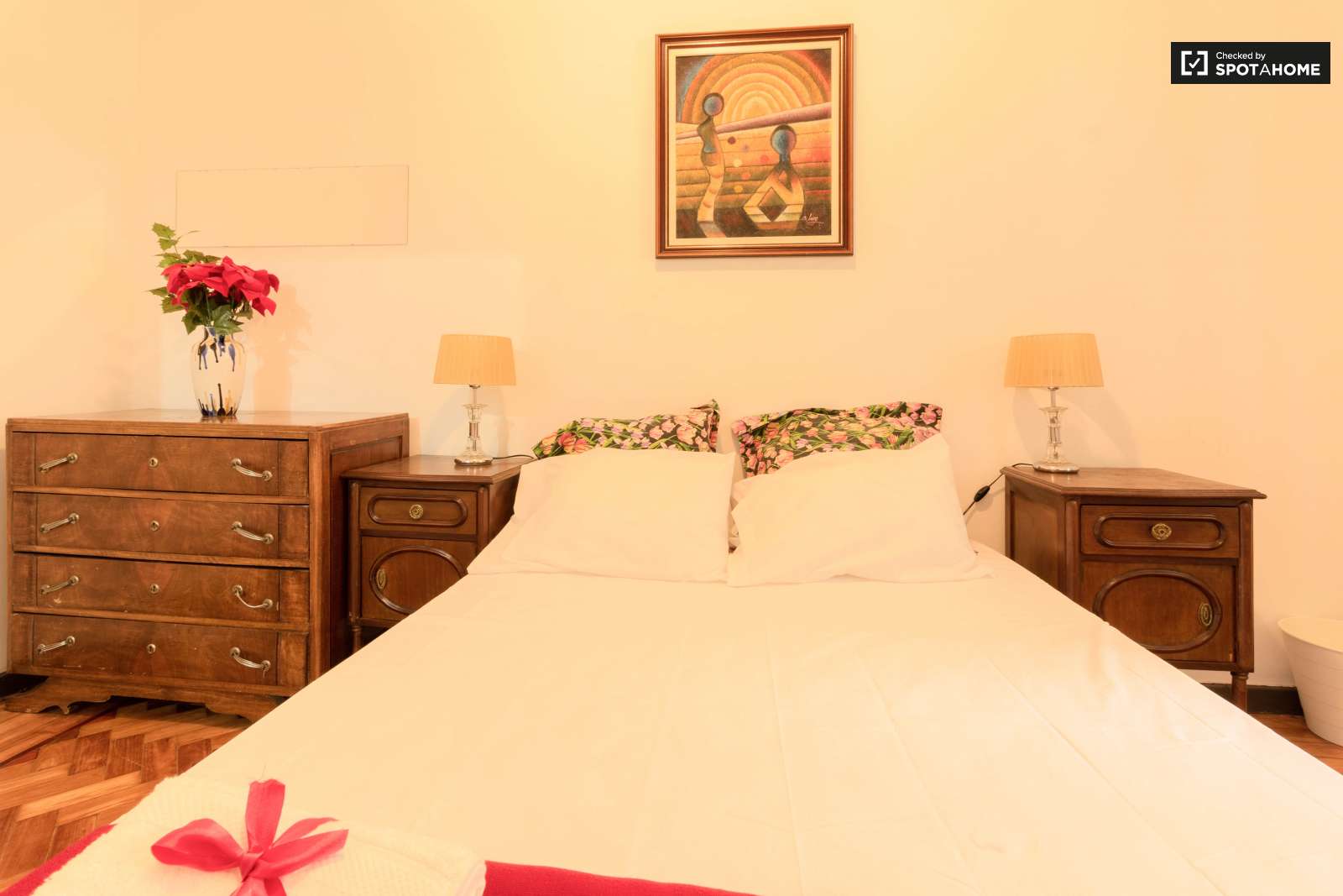 Double bed in Rooms for rent in spacious 5-bedroom apartment in Arroios