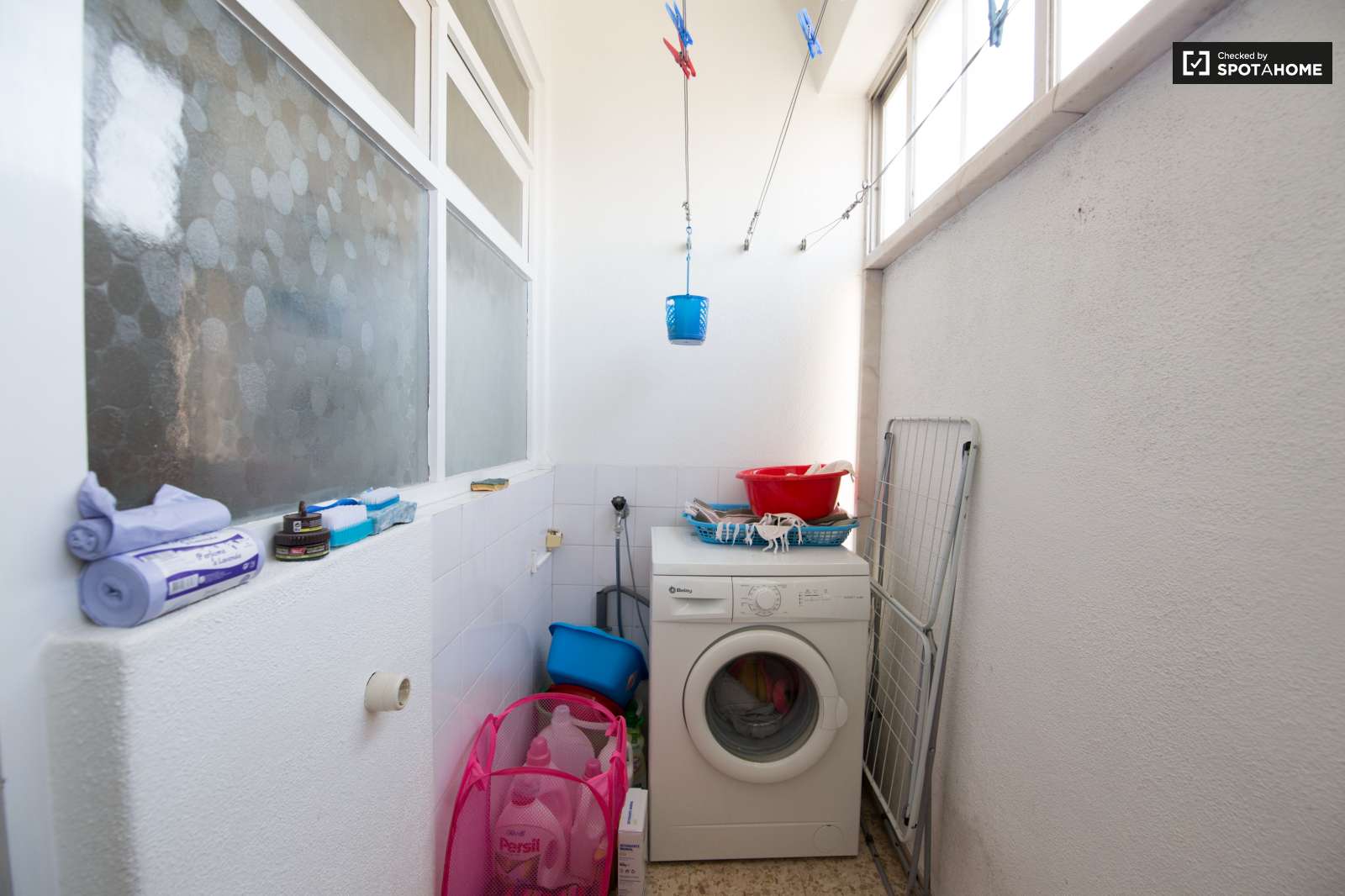 Single Bed in Rooms for rent in 3-bedroom apartment with AC in Portela