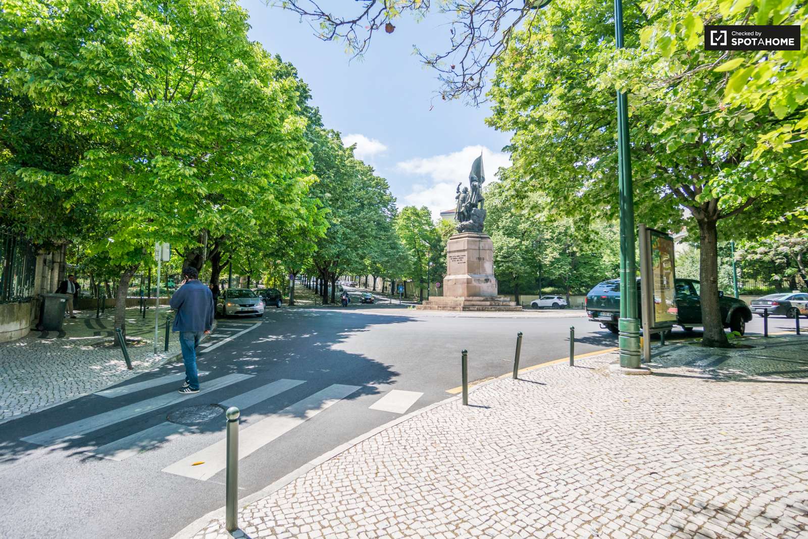 Double bed in Cozy rooms for rent in flatshare in Campo de Ourique