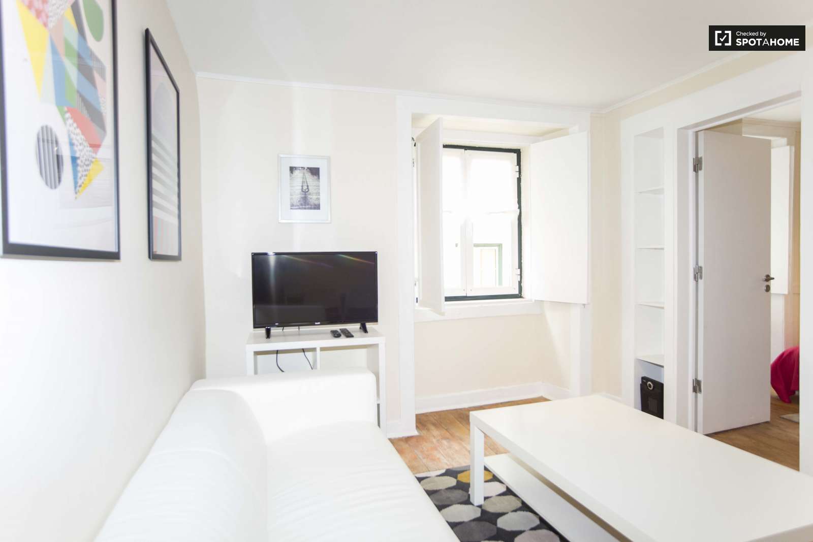 Bright 2-bedroom apartment for rent in Arroios, Lisbon