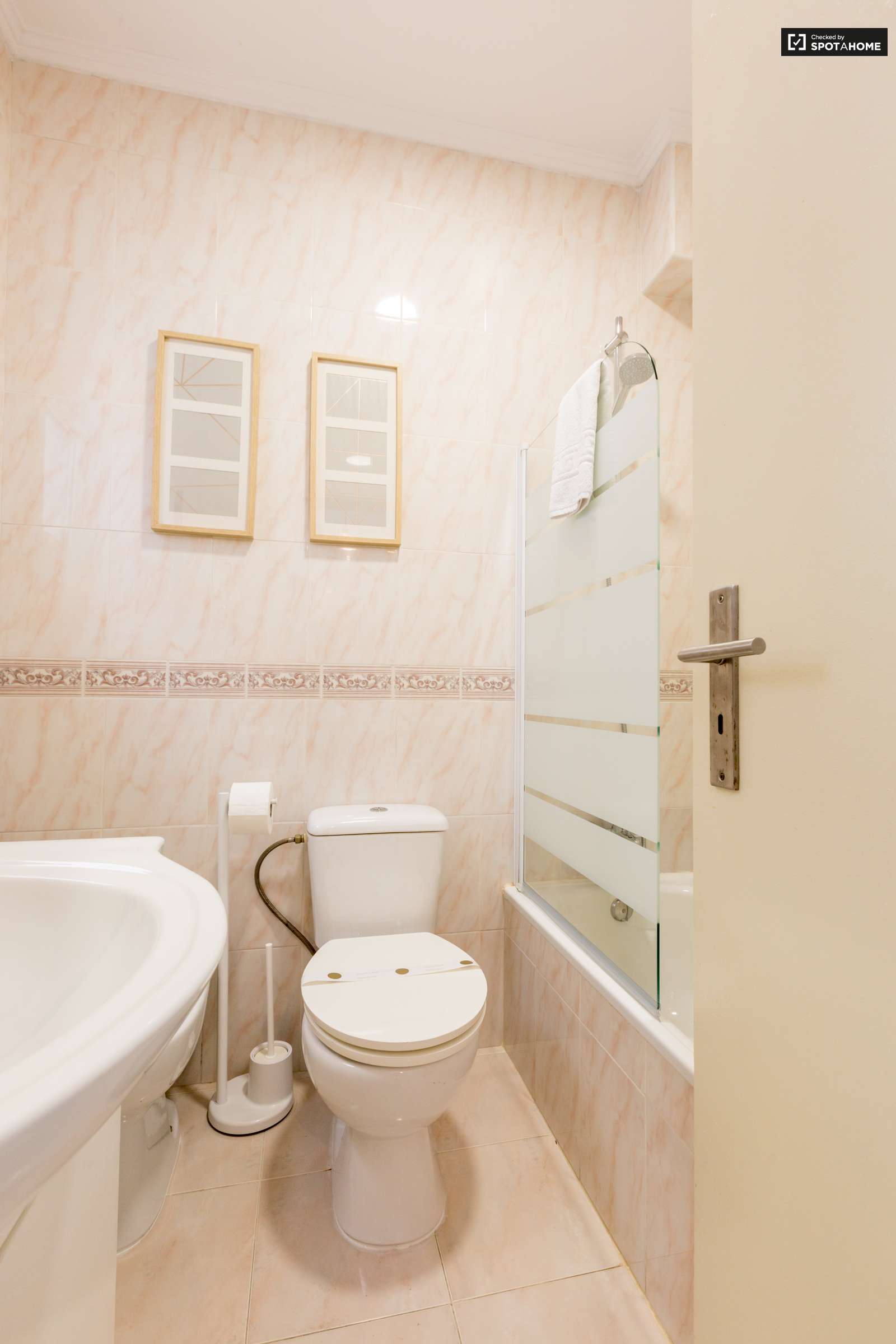 Spacious 2-bedroom apartment for rent in Beato