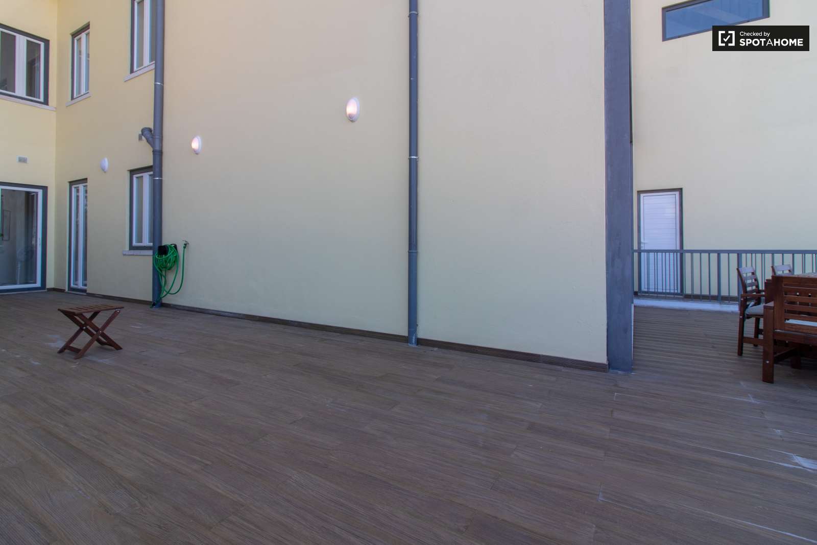 Stylish 3-bedroom apartment for rent near Monte Agudo lookout point in Penha de França