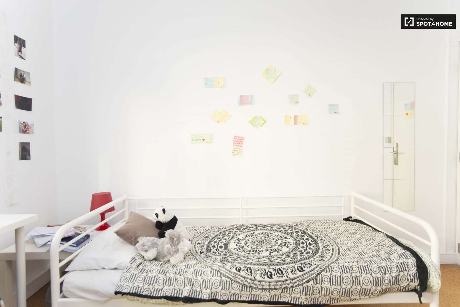 Single Bed in Furnished rooms for rent in super cool shared students residence in Avenidas Nova