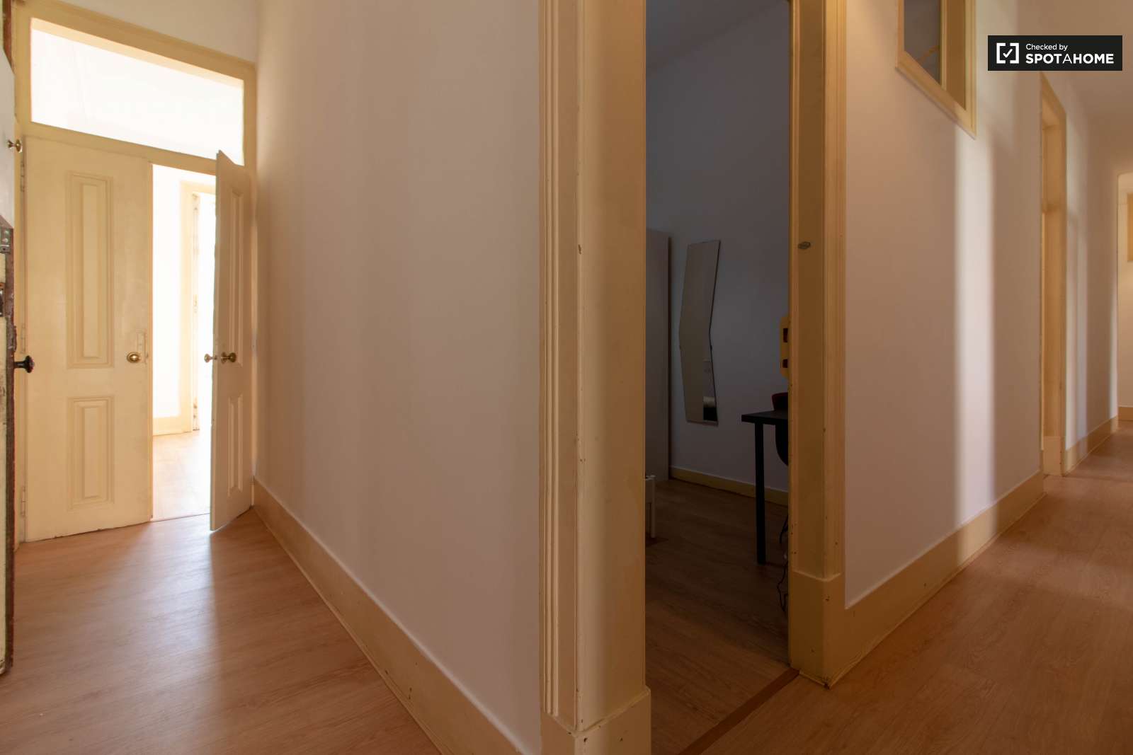 Single Bed in Rooms to rent in 8-bedroom apartment near Instituto Superior Técnico in Arroios