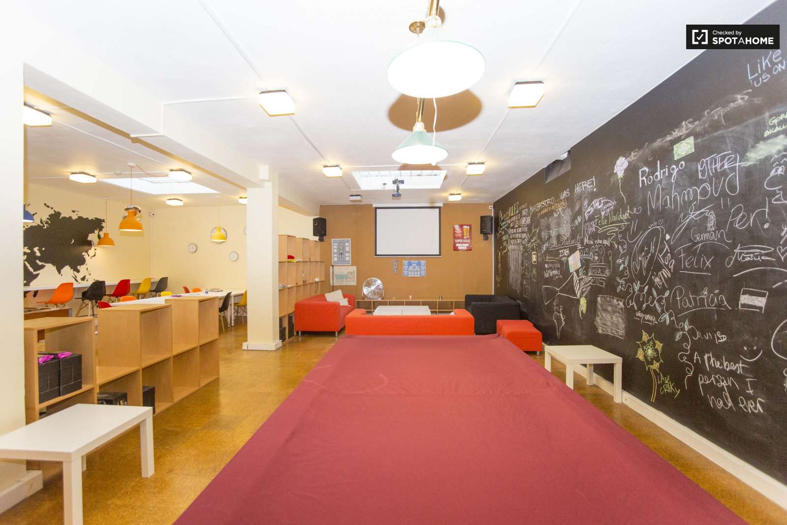 Single Bed in Furnished rooms for rent in super cool shared students residence in Avenidas Nova