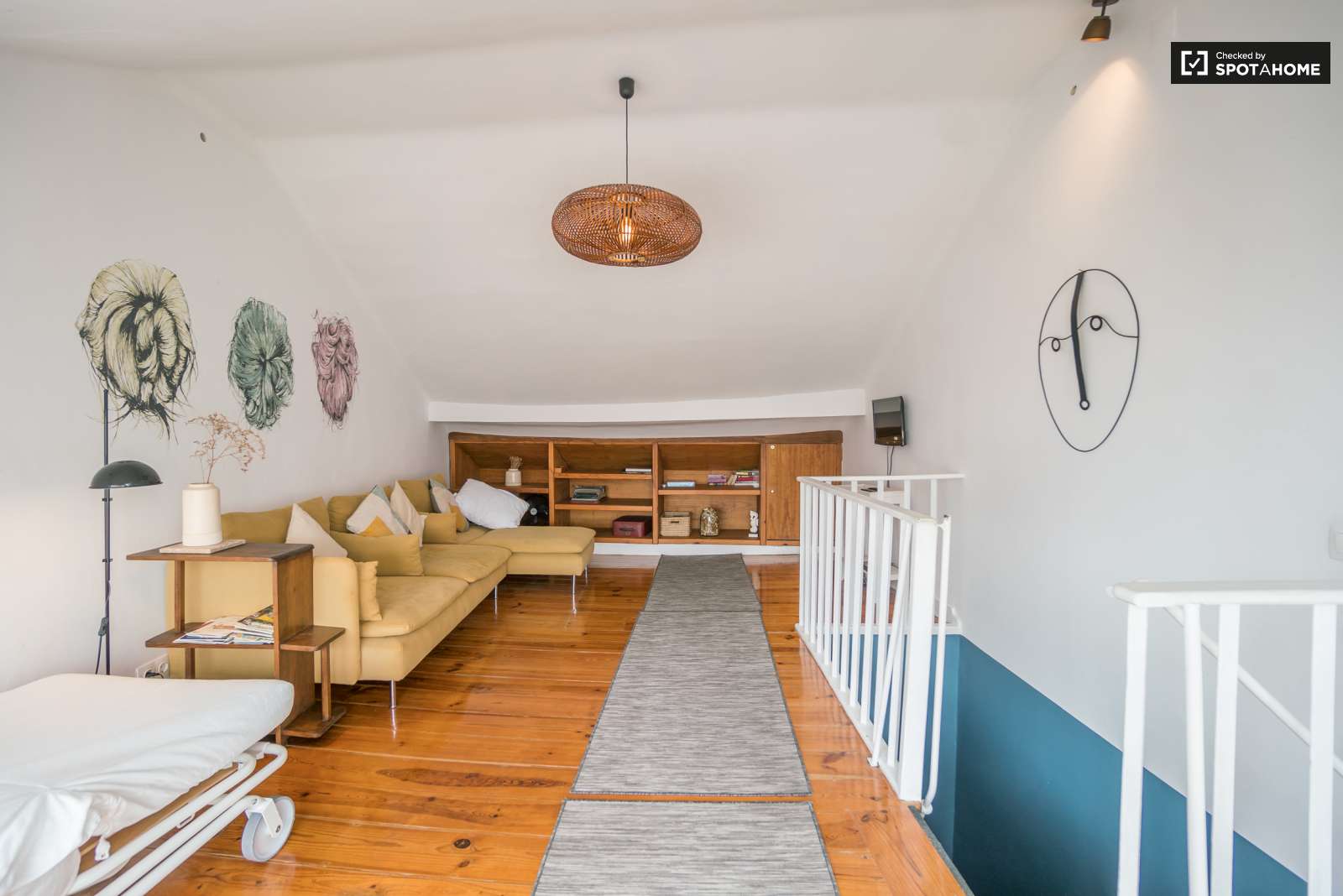 Beautiful 1-bedroom duplex apartment with terrace for rent in Santos