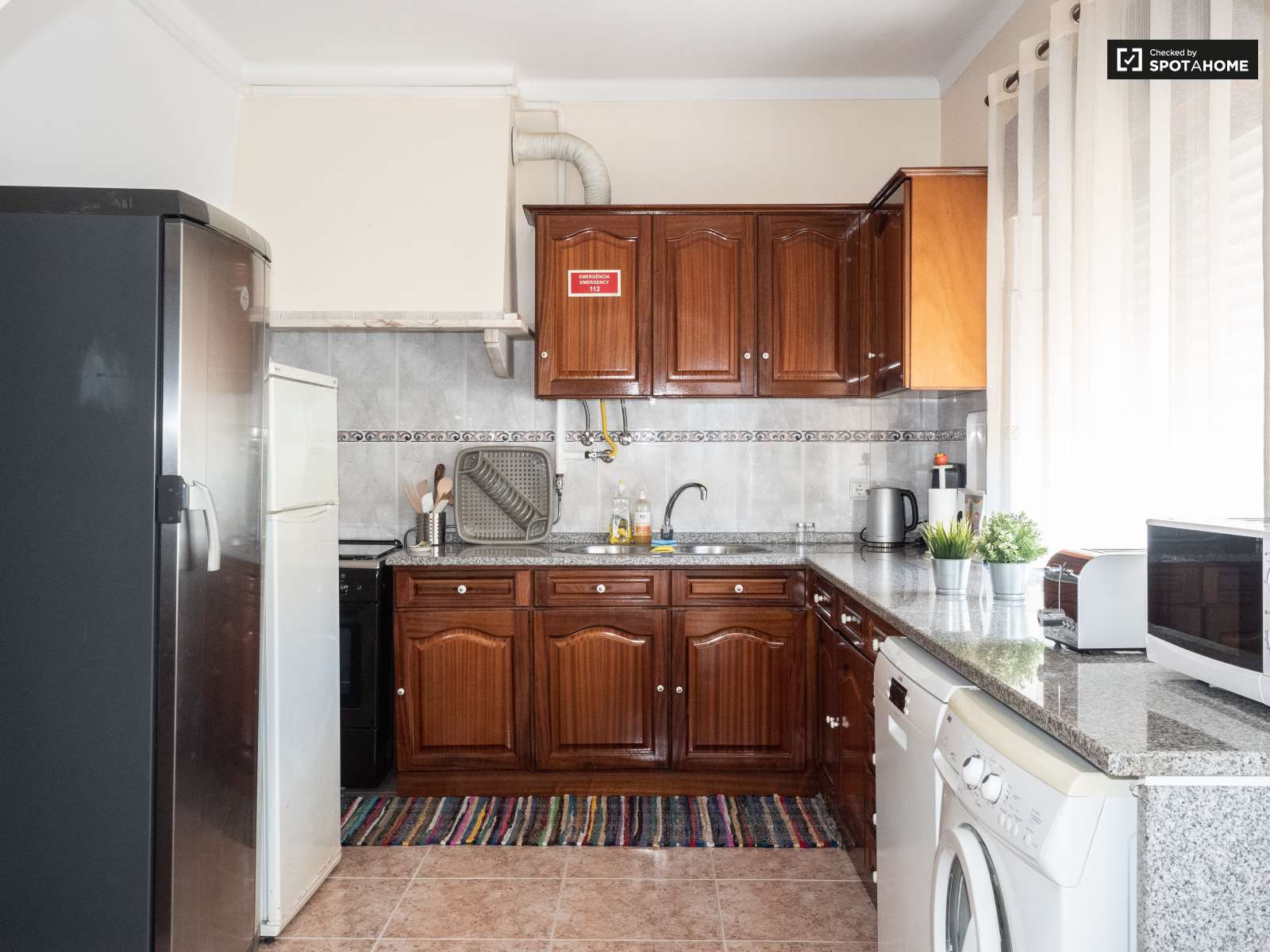 Single Bed in Rooms for rent in spacious 4-bedroom apartment in Corroios