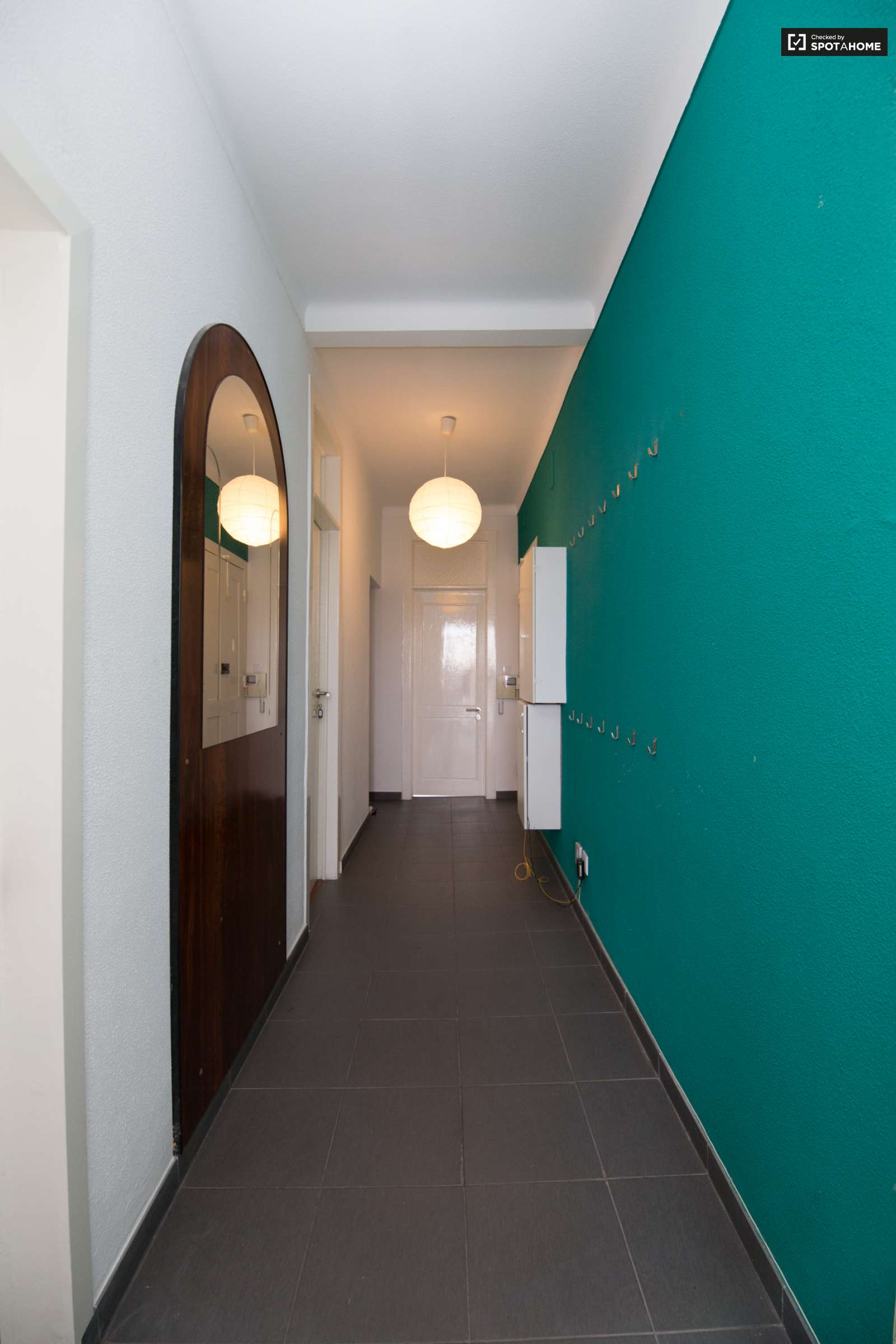 Single Bed in Rooms for rent in 6-bedroom apartment in Alcântara