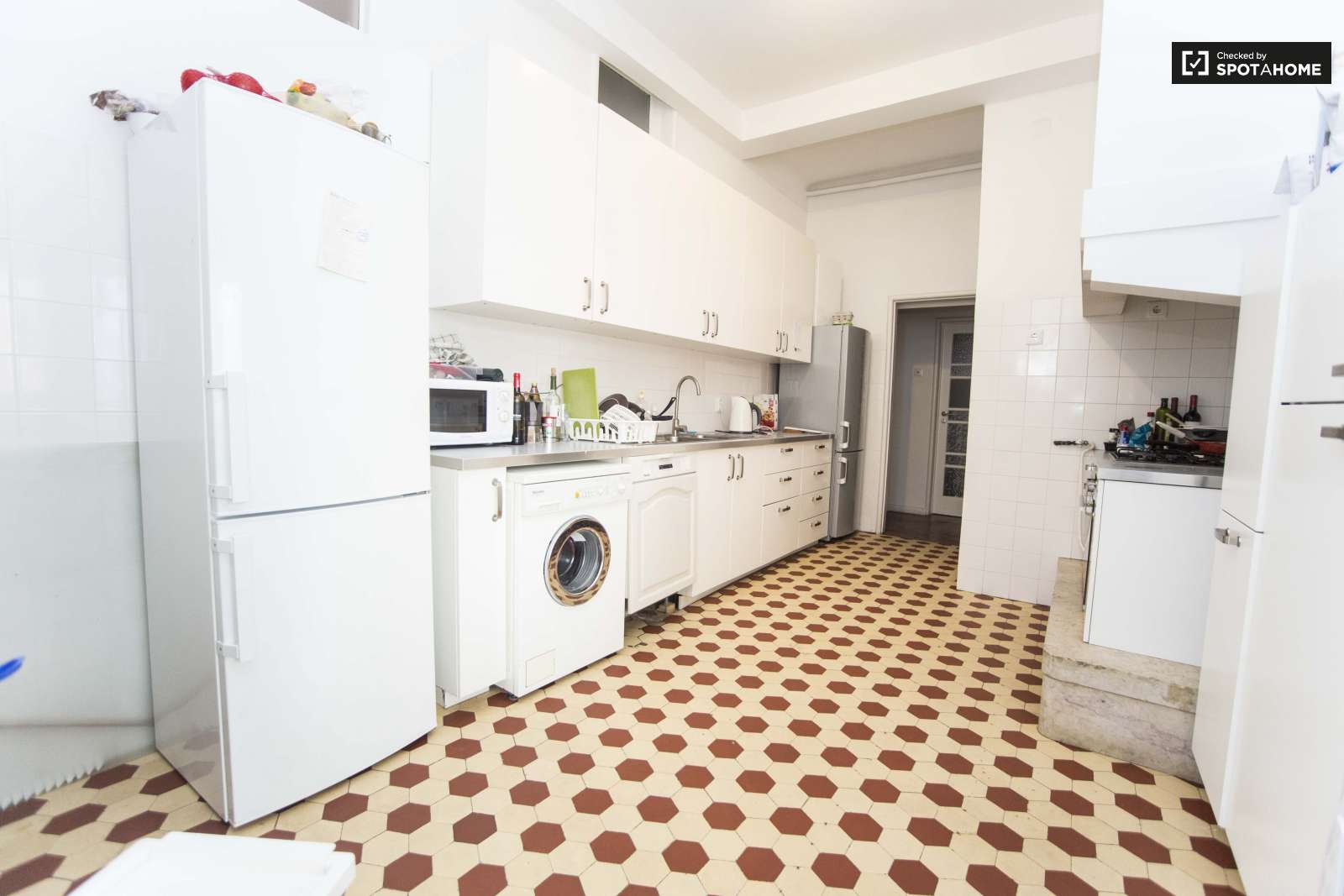 SINGLE ROOM NEXT LARANJEIRO METRO, ALMADA, LISBON