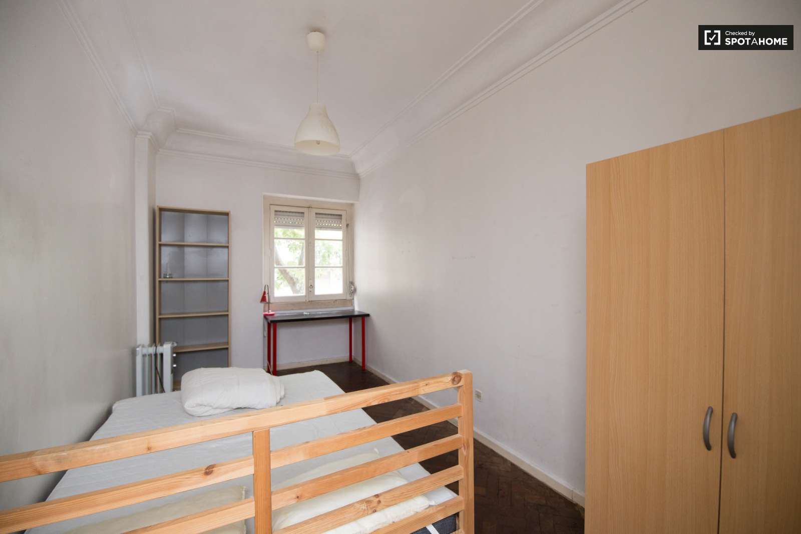 Quarto de Casal Amplo e Com Muita Luz Natural