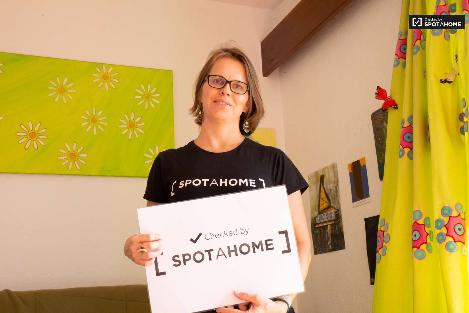 Colourful studio apartment for rent in Estoril