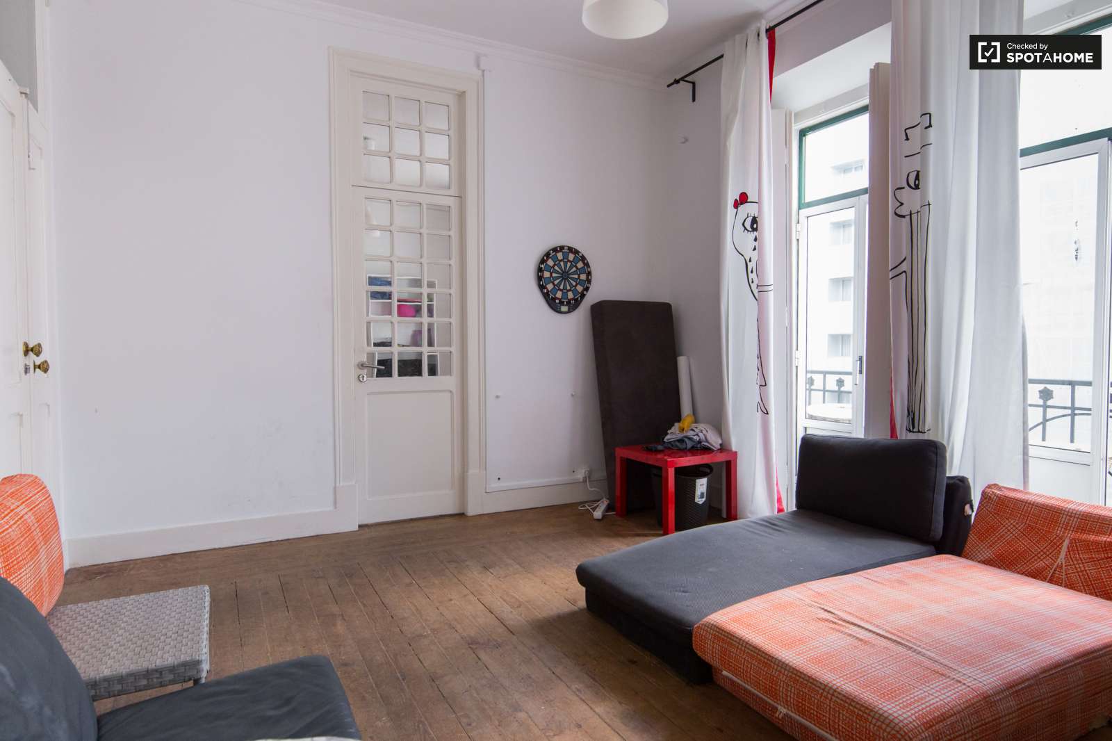 Double bed in Rooms for rent in modern 7-bedroom apartment in Avenidas Novas