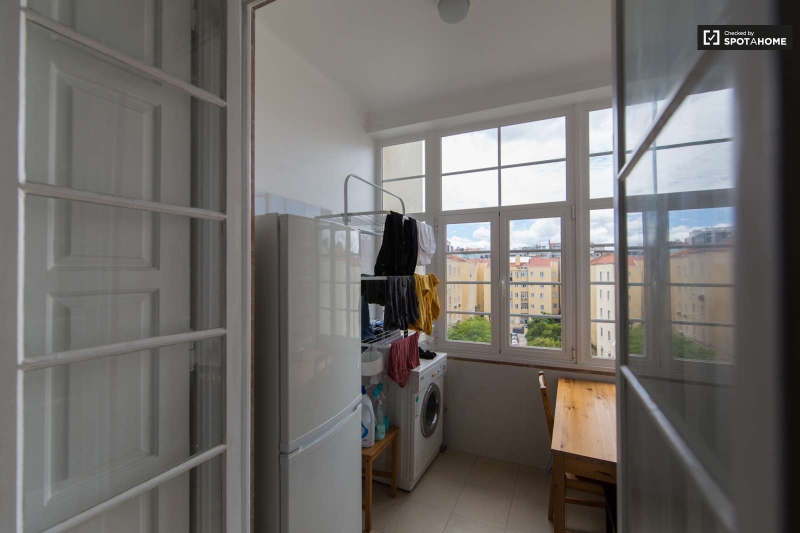 Apartamento com 2 quartos perto de Santa Apolónia