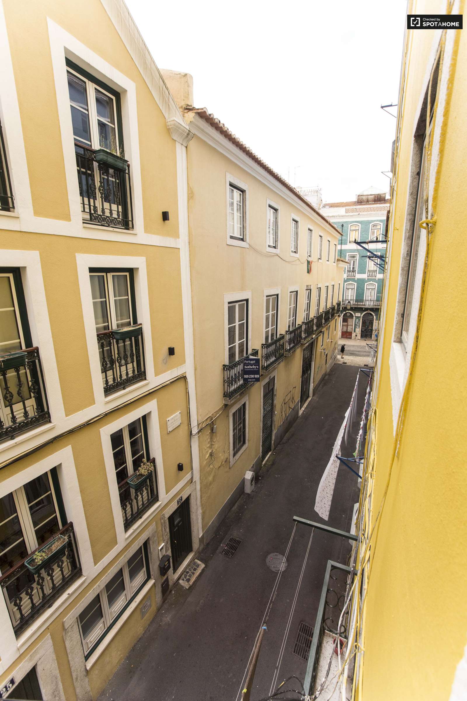 Bright 2-bedroom apartment for rent in Arroios, Lisbon