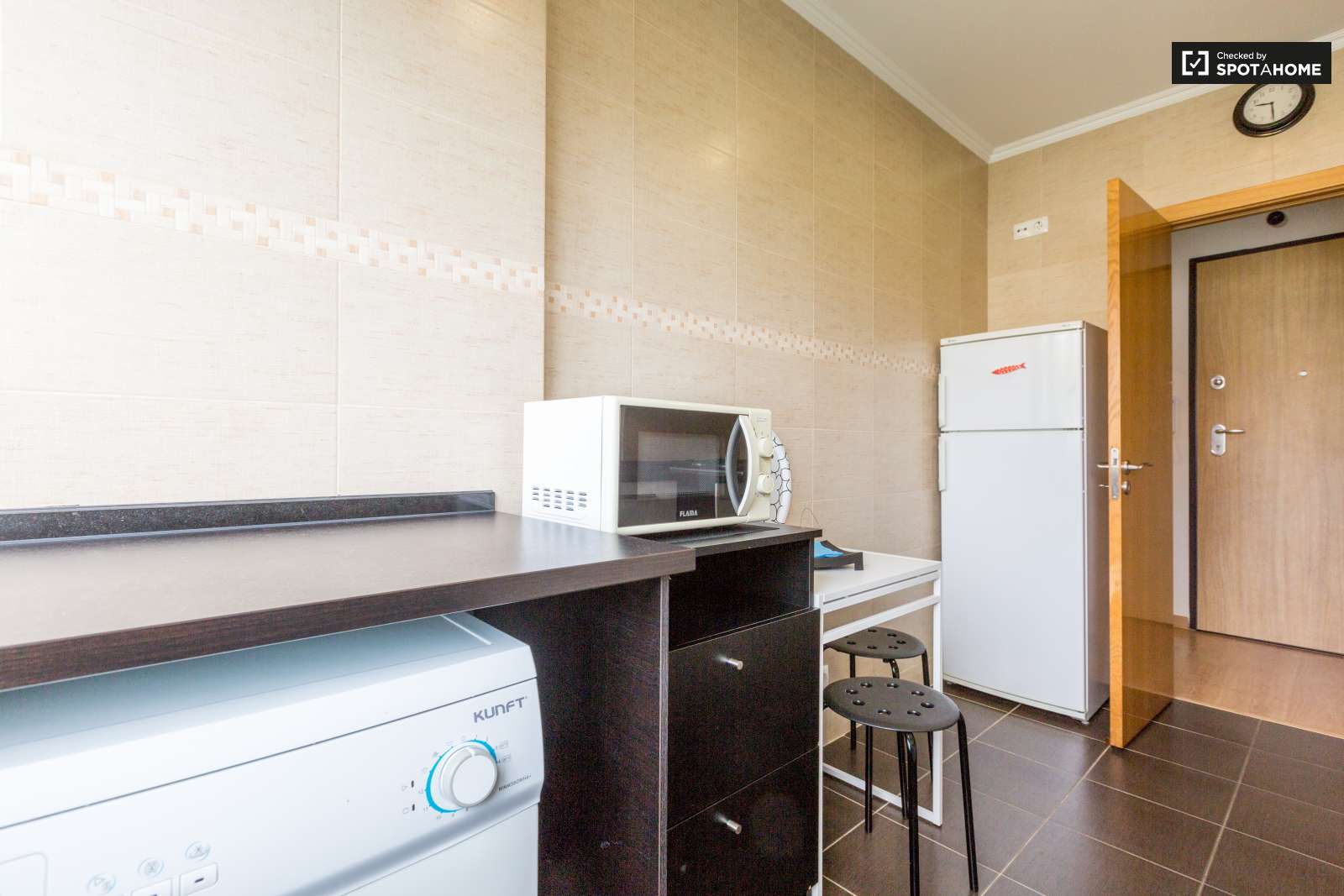 ROOM IN THE CITY CENTRE OF LISBON_BAIXA POMBALINA
