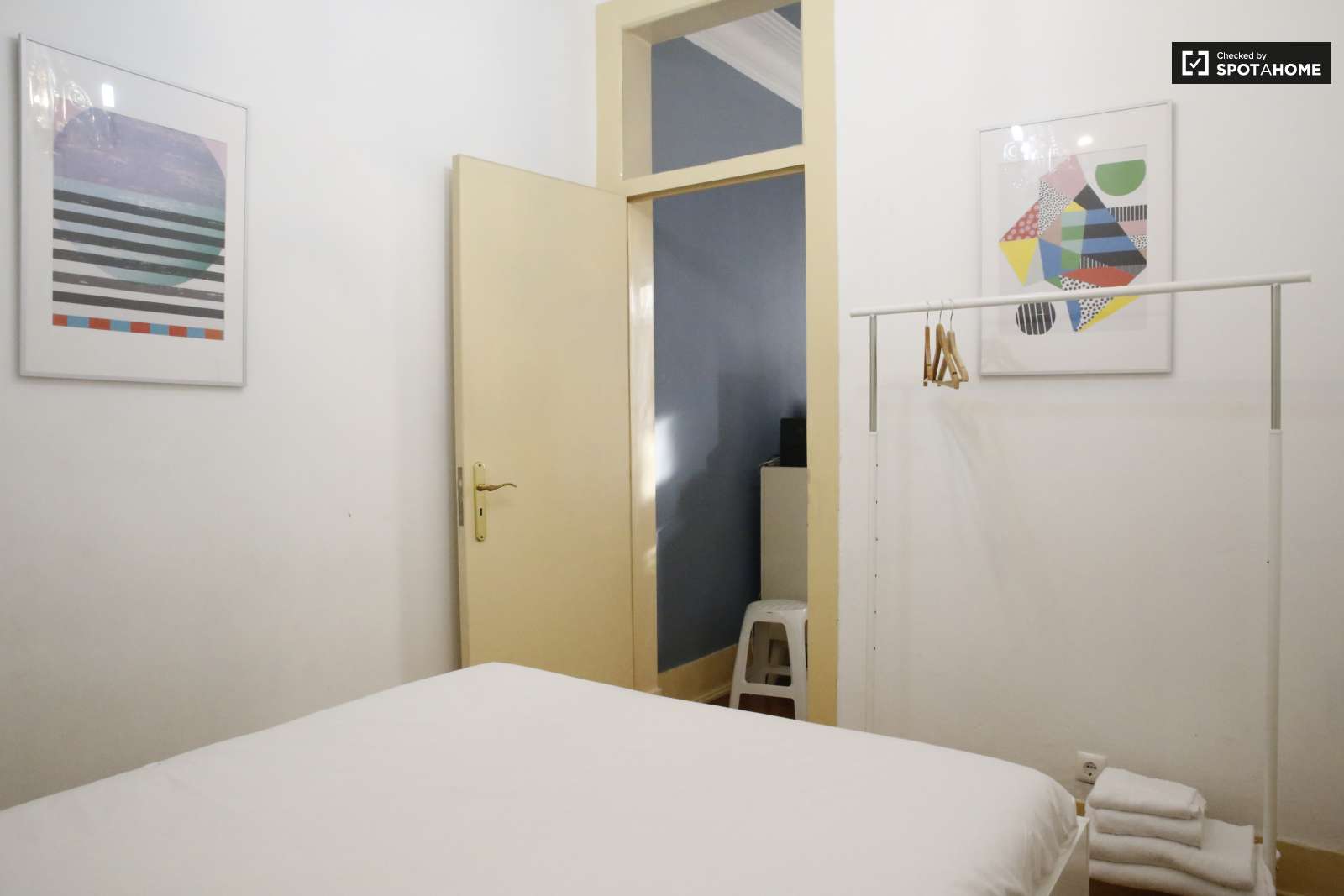 Excellent 3-bedroom apartment for rent near Feira da Ladra in Graça