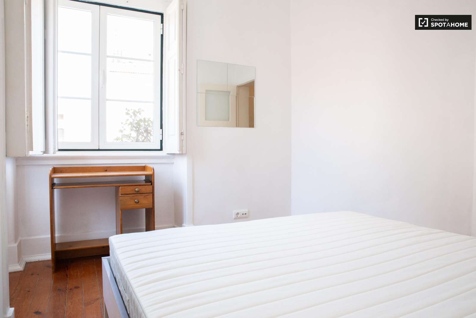 Renovated 3-bedroom apartment for rent in Graça e São Vicente