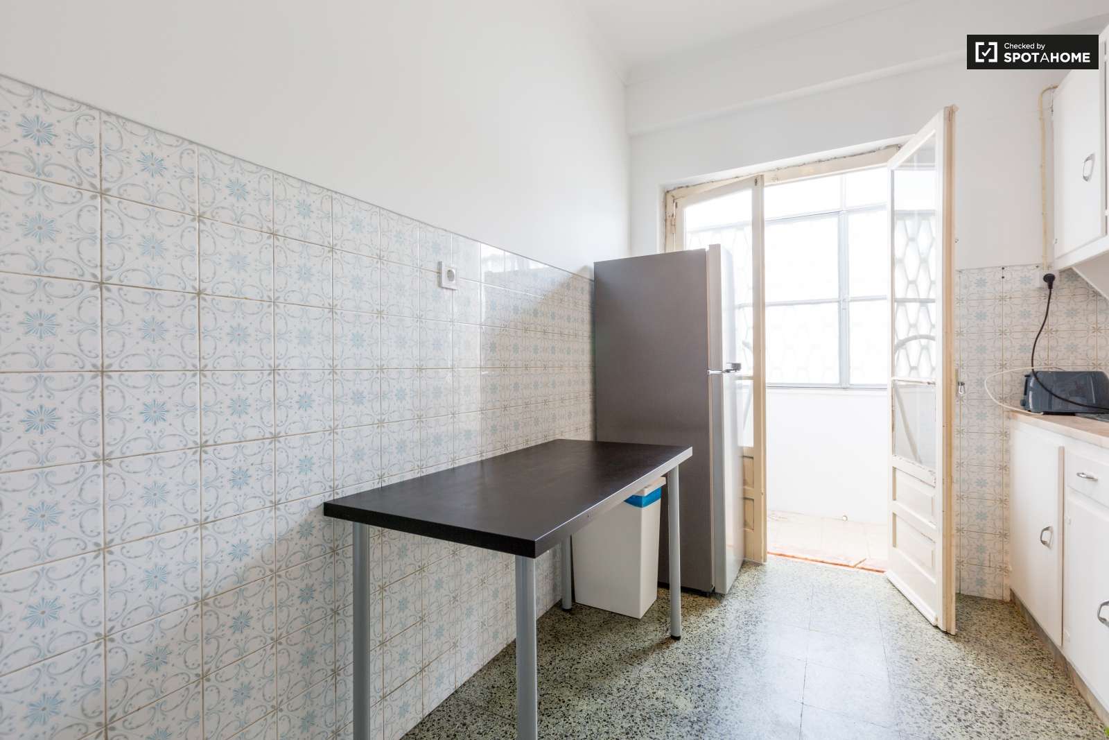 Large and Sunny Room For Rent In Belém Near Center of Lisbon