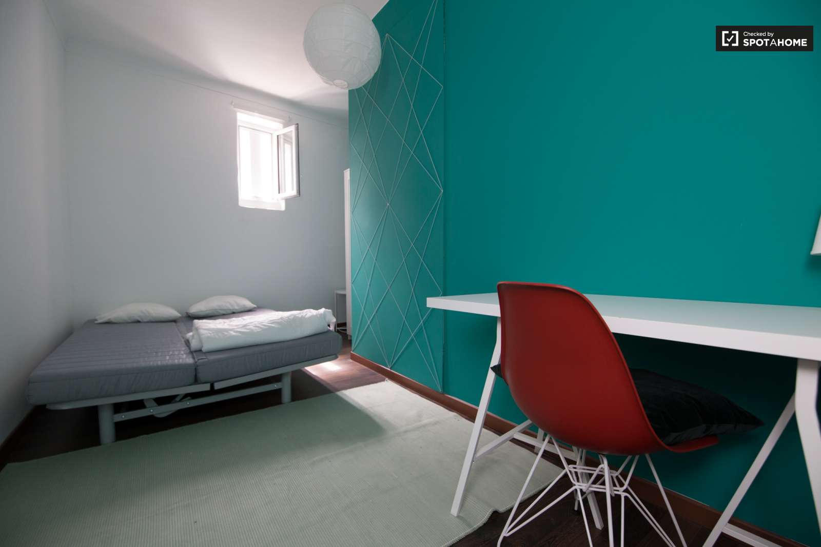 Single Bed in Rooms for rent in 6-bedroom apartment in Alcântara