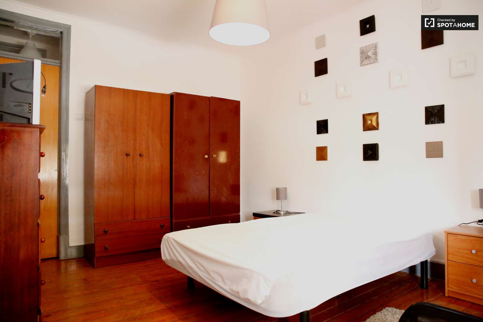 Double bed in Rooms for rent in 2-bedroom apartment in Alameda