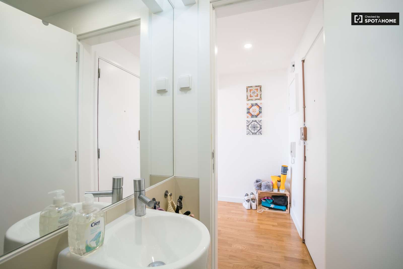 Terrific 1-bedroom apartment for rent near Instituto Superior Técnico in Arroios, Lisbon