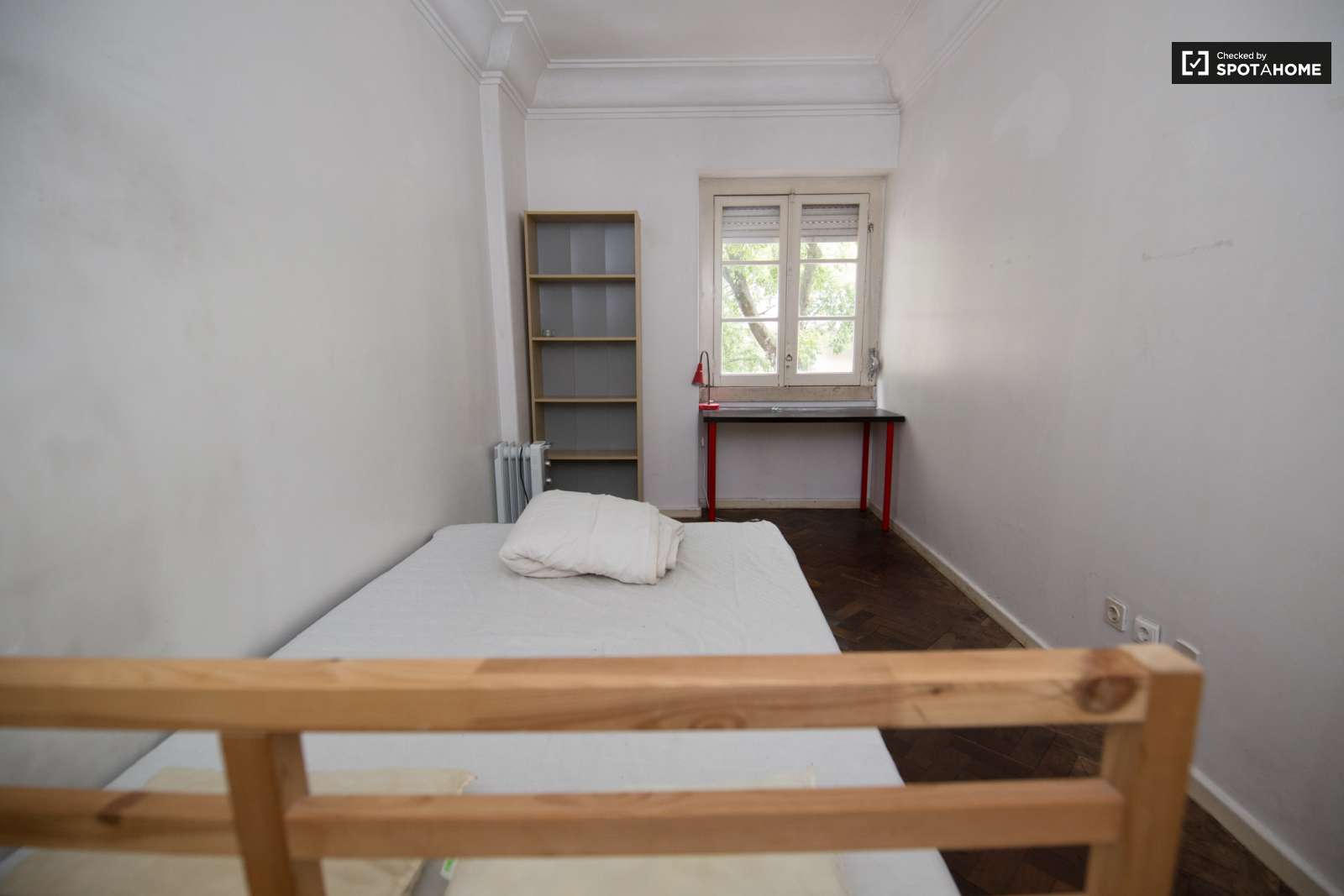 Quarto de Casal Amplo e Com Muita Luz Natural