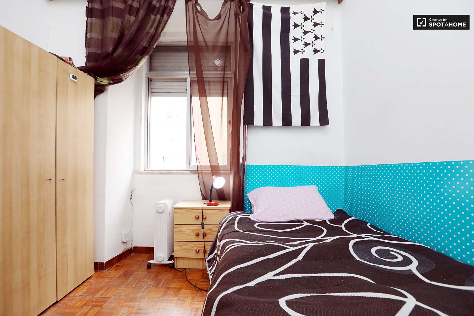 Single Bed in Rooms for rent in 3-bedroom apartment in Arroios