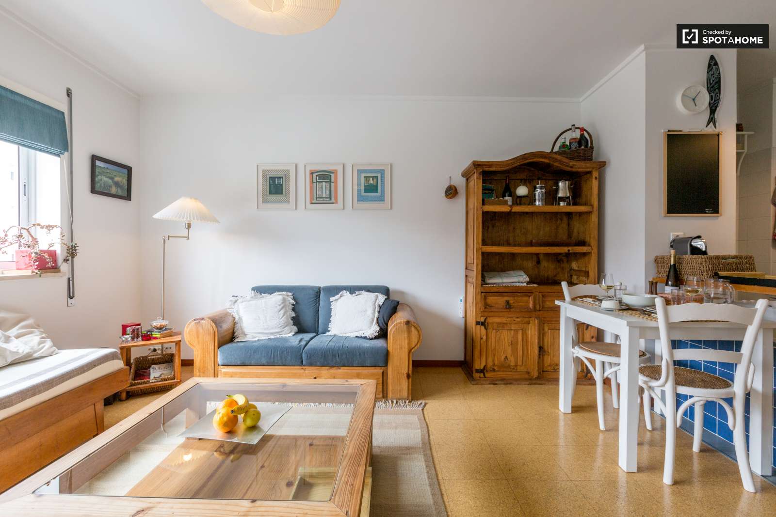 Delightful 1-bedroom apartment with parking garage for rent in Graça e São Vicente