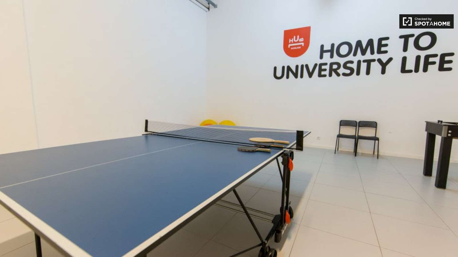 Double bed in Rooms for rent in 5-bedroom apartment near National Library of Portugal in Alvalade