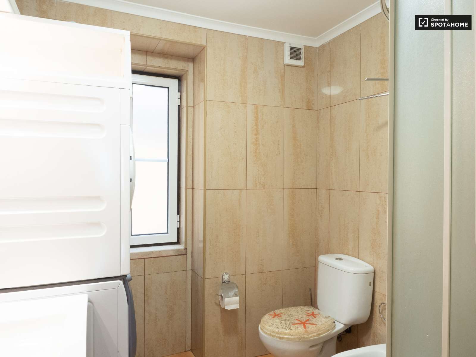 Single Bed in Rooms for rent in 3-bedroom apartment in Santa Maria Maior