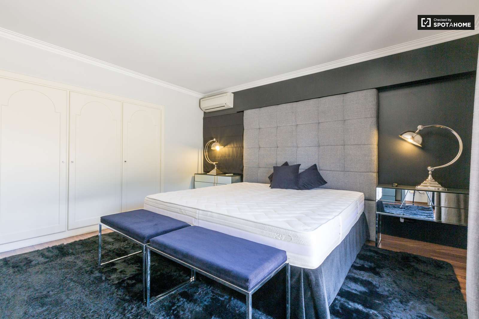 2-bedroom apartment with balcony for rent in São Domingos de Benfica