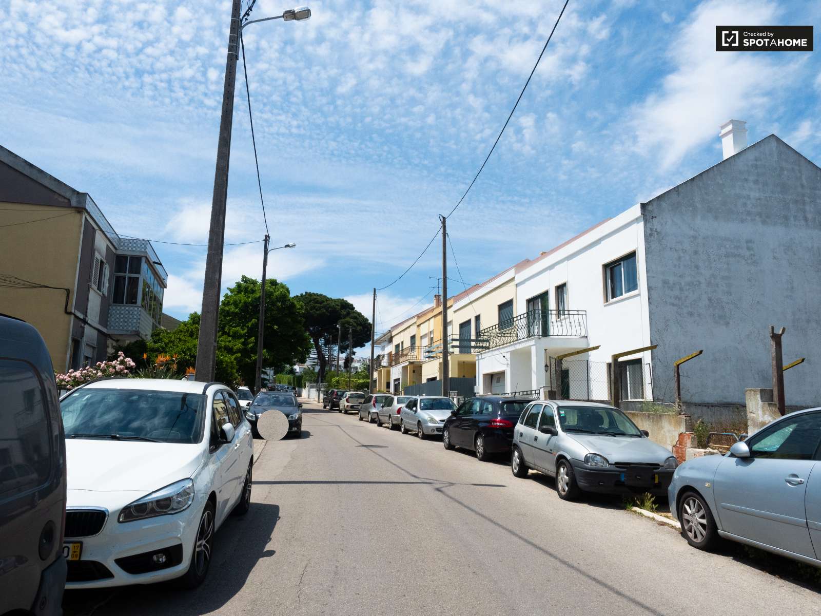 Single Bed in Rooms for rent in spacious 4-bedroom apartment in Corroios