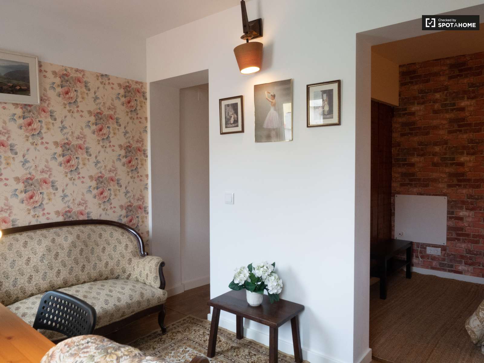 Chic 2-bedroom apartment for rent in Estrela