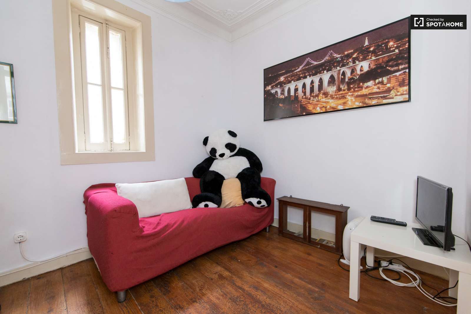 Large and Sunny Room for Rent Condominium in Lisbon