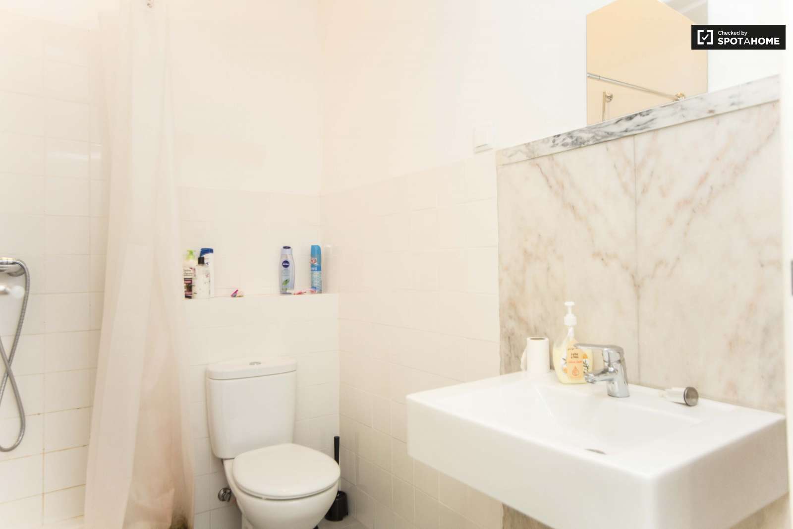 SINGLE ROOM NEXT LARANJEIRO METRO, ALMADA, LISBON