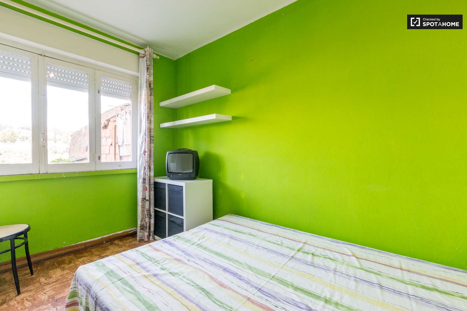Double bed in Charming rooms for rent in lovely 3-bedroom flatshare in Beato