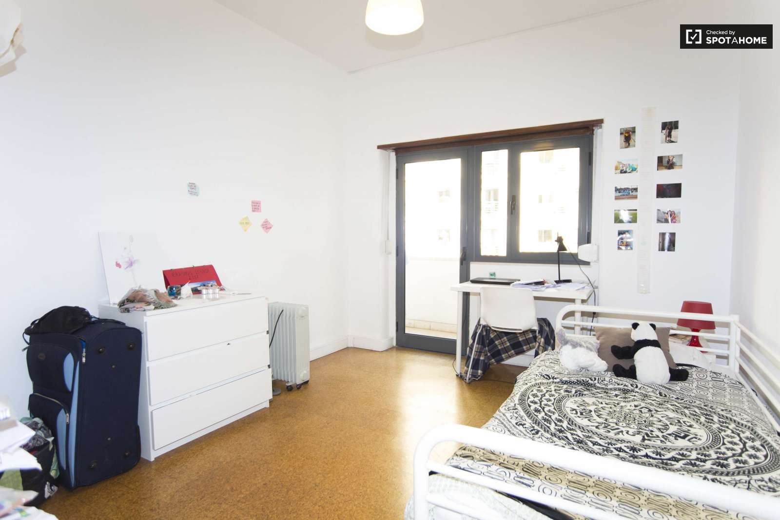 Single Bed in Furnished rooms for rent in super cool shared students residence in Avenidas Nova