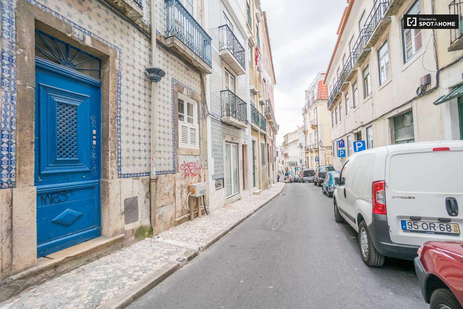 Beautiful 1-bedroom duplex apartment with terrace for rent in Santos