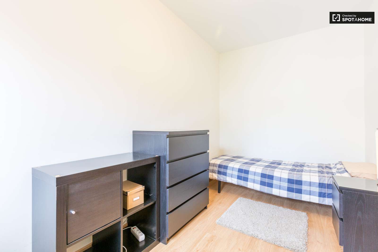 ROOM IN THE CITY CENTRE OF LISBON_BAIXA POMBALINA