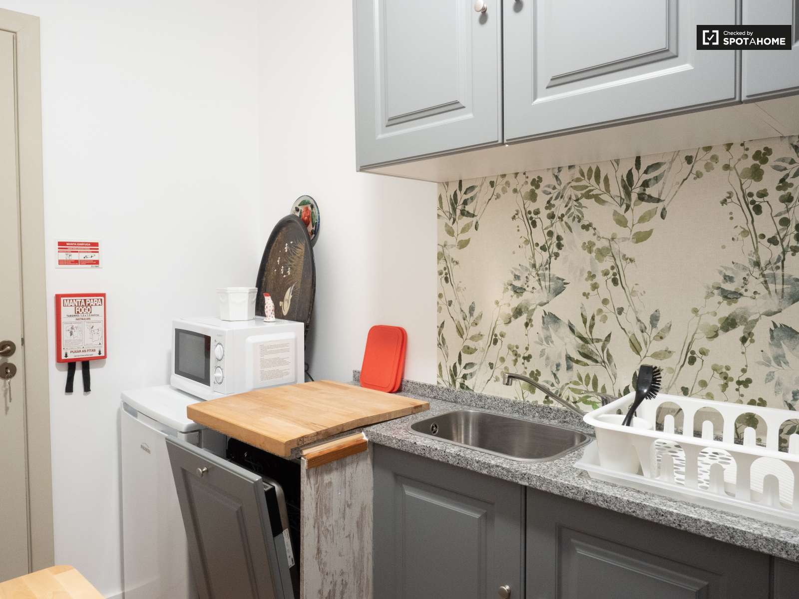 Charming 2-bedroom apartment for rent in Estrela