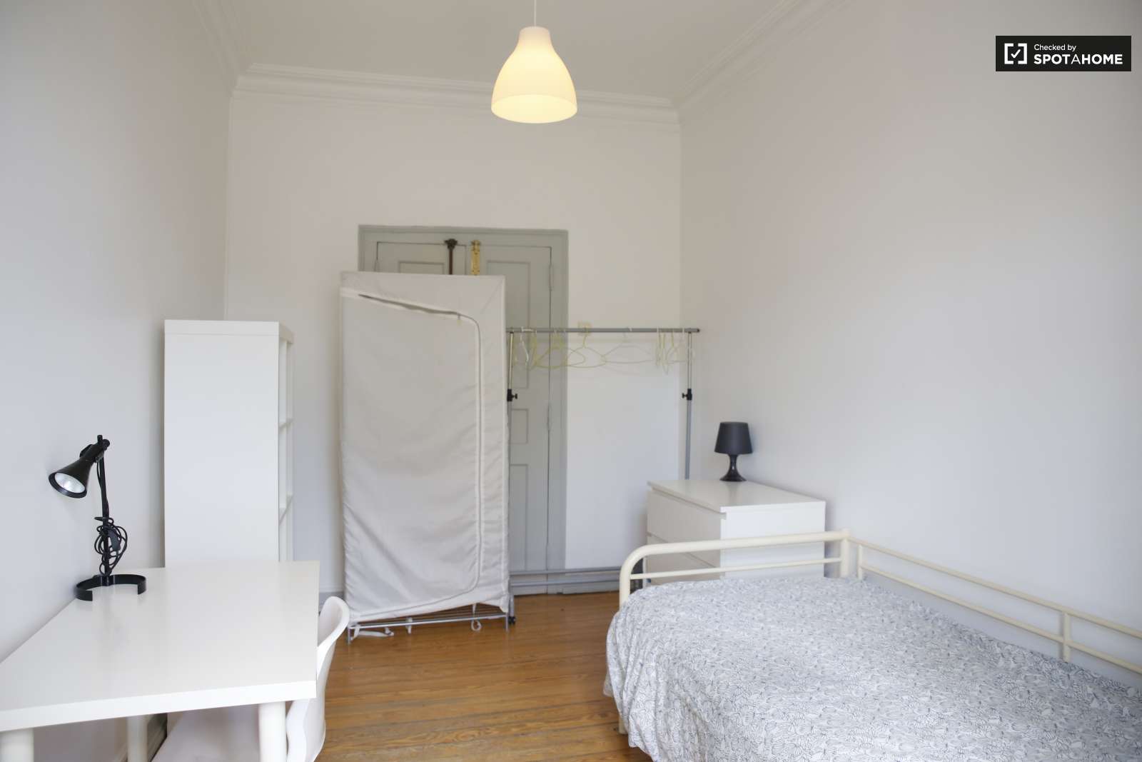 Alugo quarto a estudantes de pós graduação ou jovens trabalhadores estrangeiros