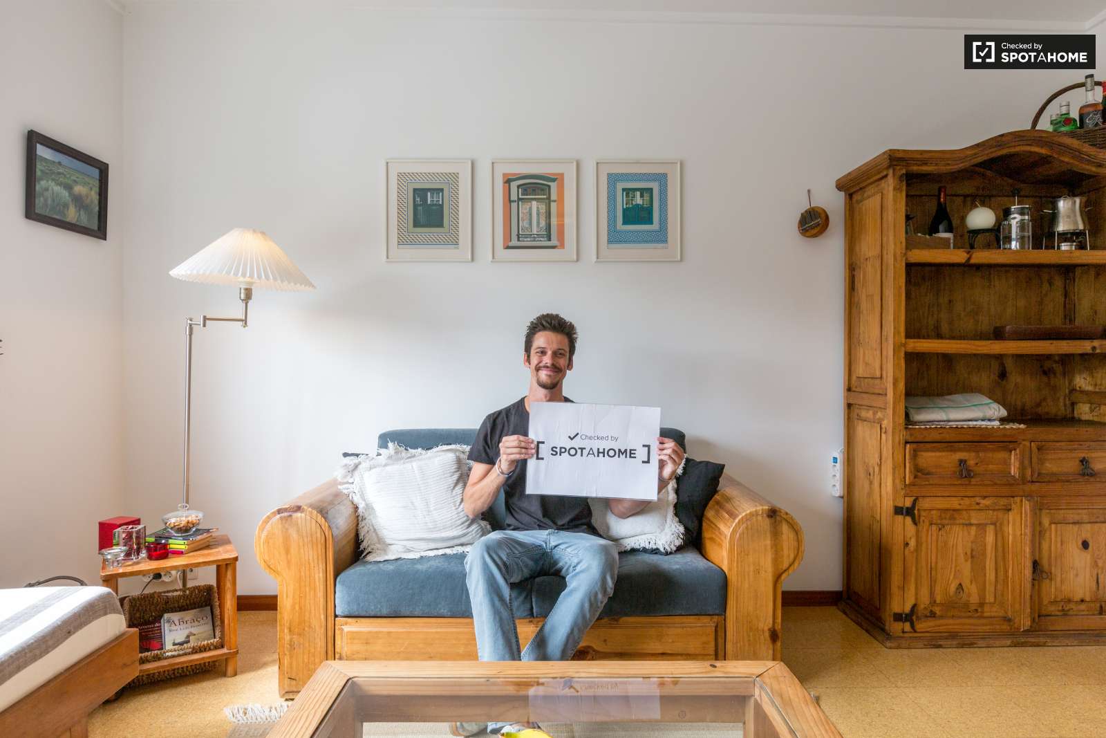 Delightful 1-bedroom apartment with parking garage for rent in Graça e São Vicente