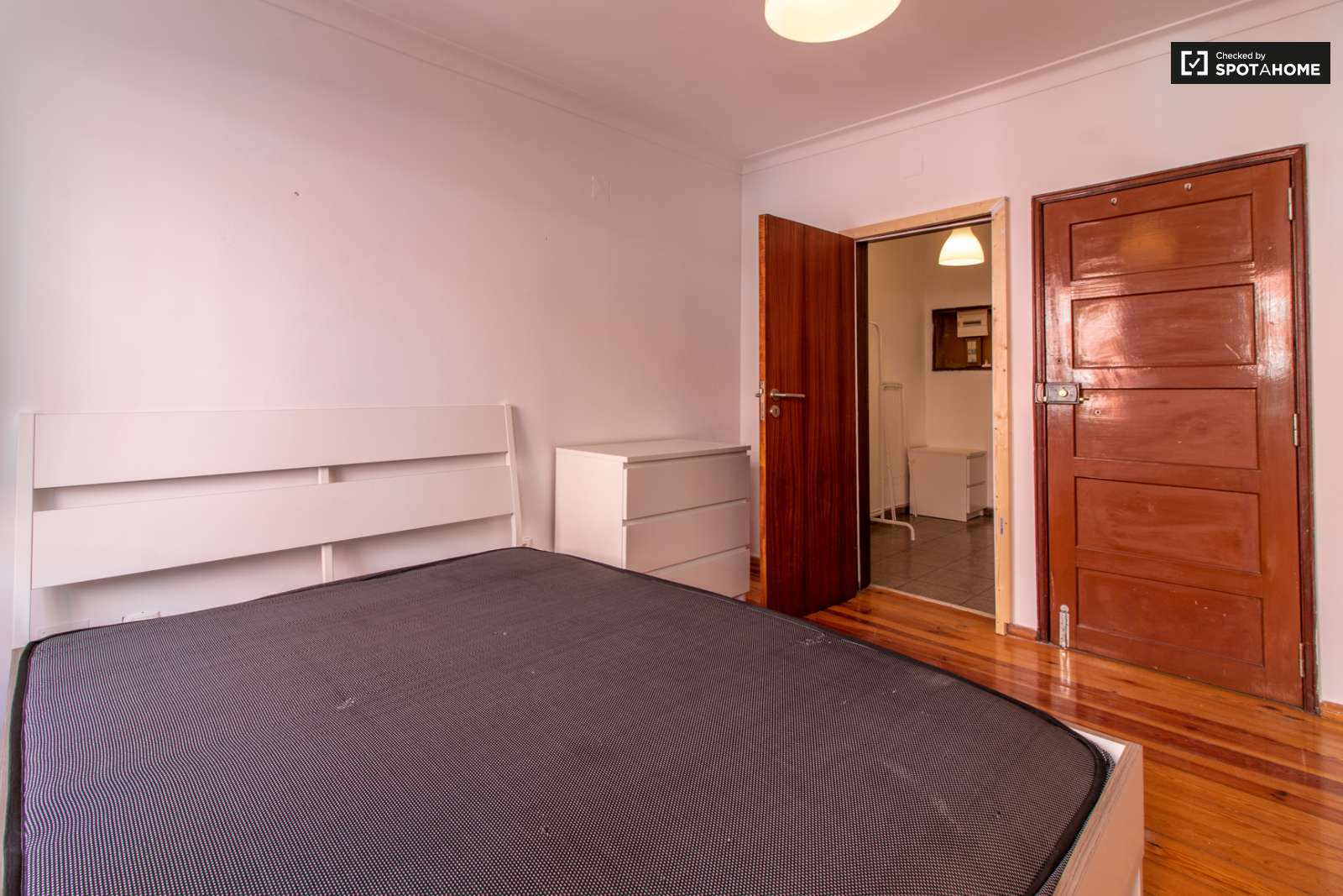 Classic 1-bedroom apartment for rent in lively Bairro Alto